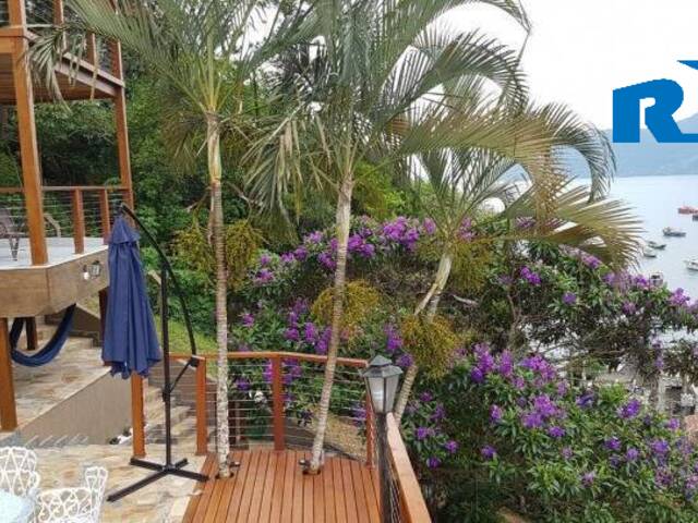 #1123 - Casa para Venda em São Sebastião - SP
