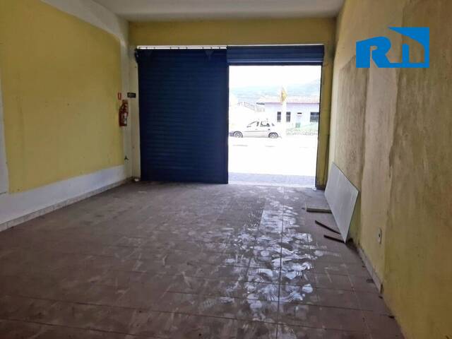 #1147 - Loja para Locação em Caraguatatuba - SP