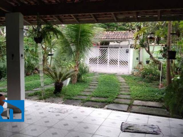 Casa para Venda em Caraguatatuba - 2