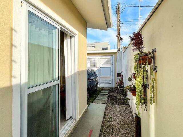 Casa para Locação em Caraguatatuba - 2