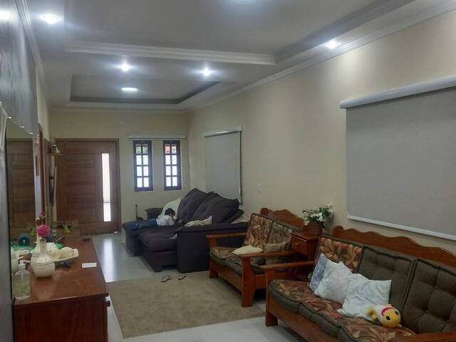 Casa para Venda em Caraguatatuba - 2