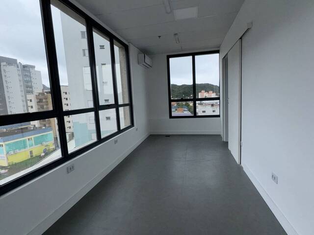 Sala para Venda em Caraguatatuba - 5