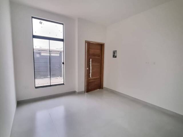 Casa para Venda em Caraguatatuba - 2