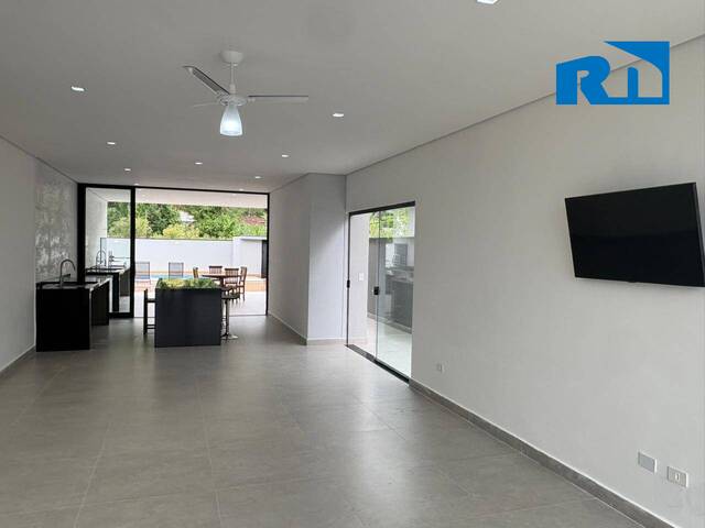 Casa para Venda em Caraguatatuba - 2