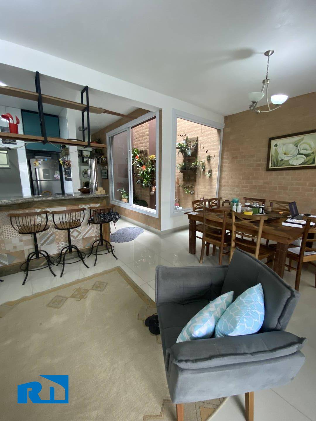 Linda casa em bairro residencial em Caraguatatuba