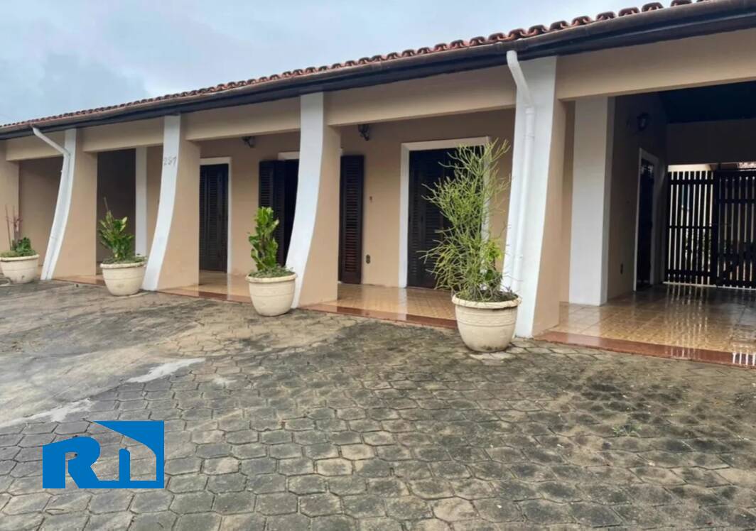 VENDE | CASA NO BAIRRO ARUAN.