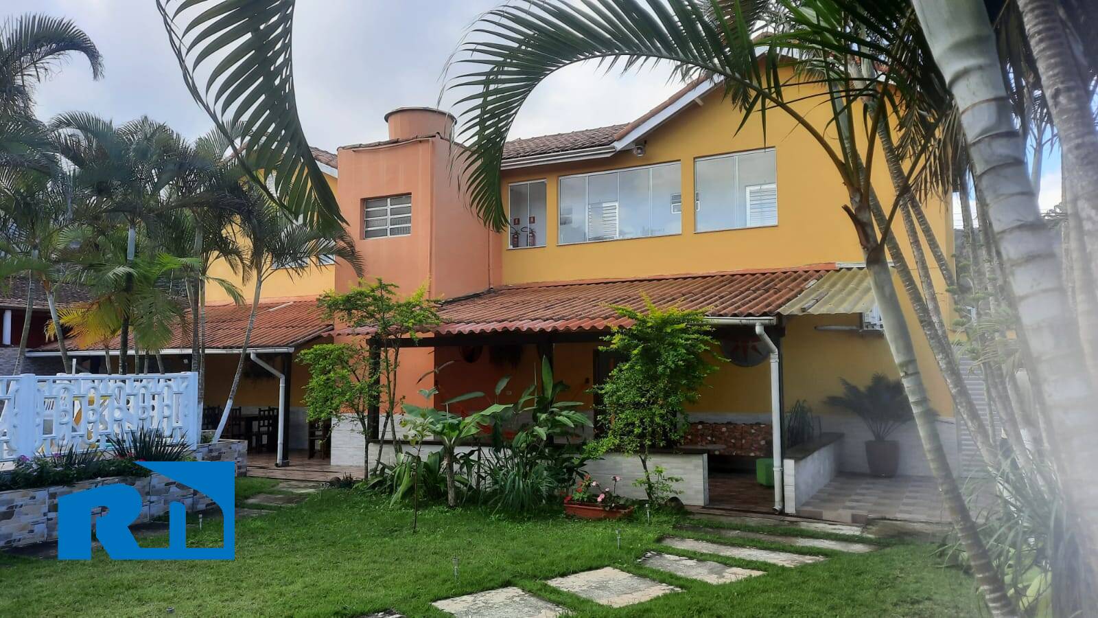 Pousada à Venda no Bairro Massaguaçu Próxima à Praia da Cocanha