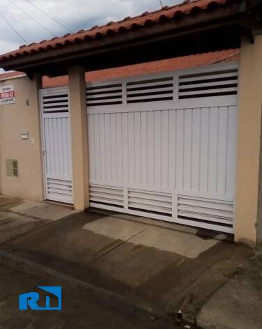 Casa à venda com 2 quartos, 81m² - Foto 1