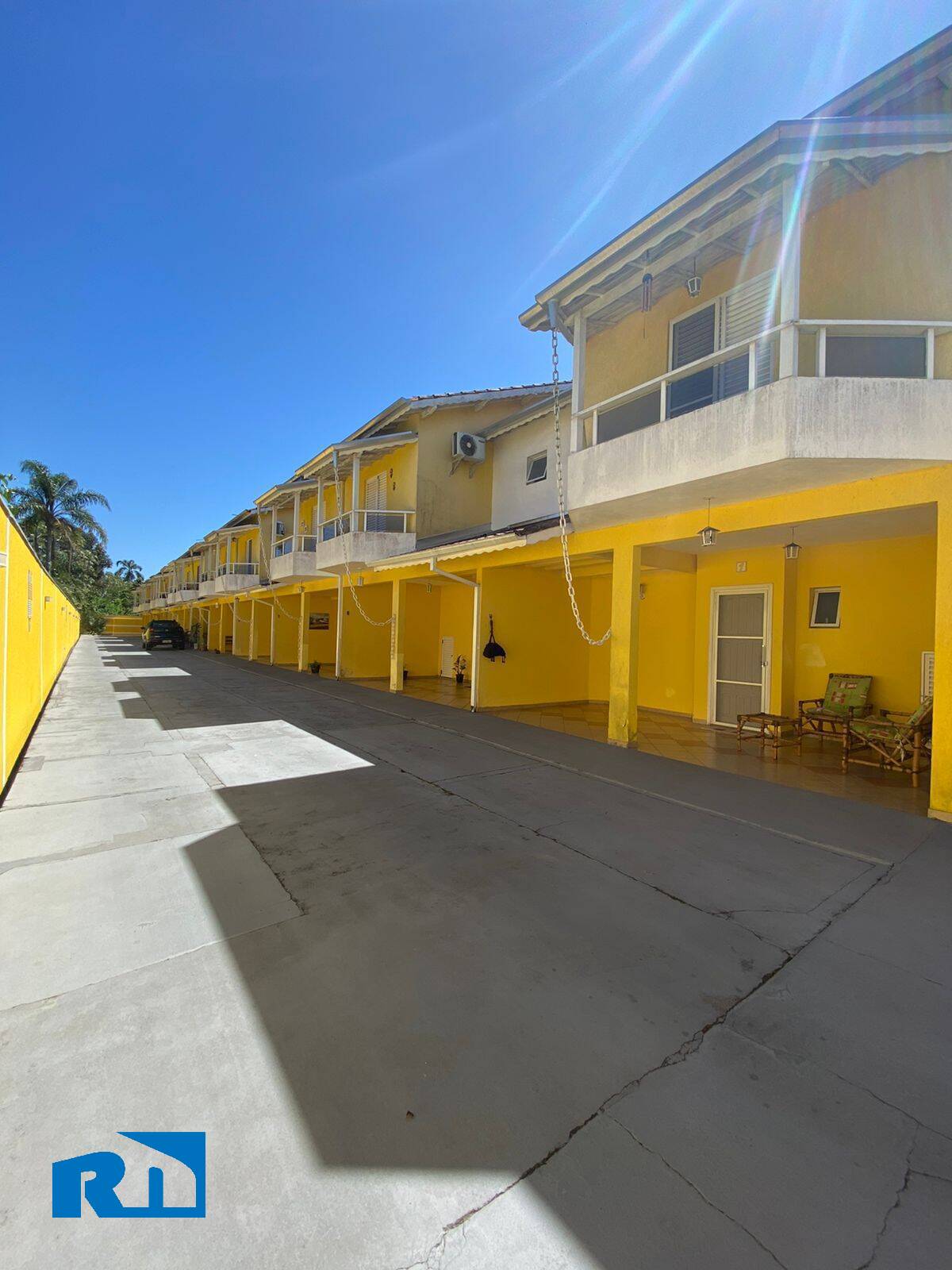 VENDE-SE | SOBRADO EM CONDOMÍNIO FECHADO | JARDIM ARUAN.