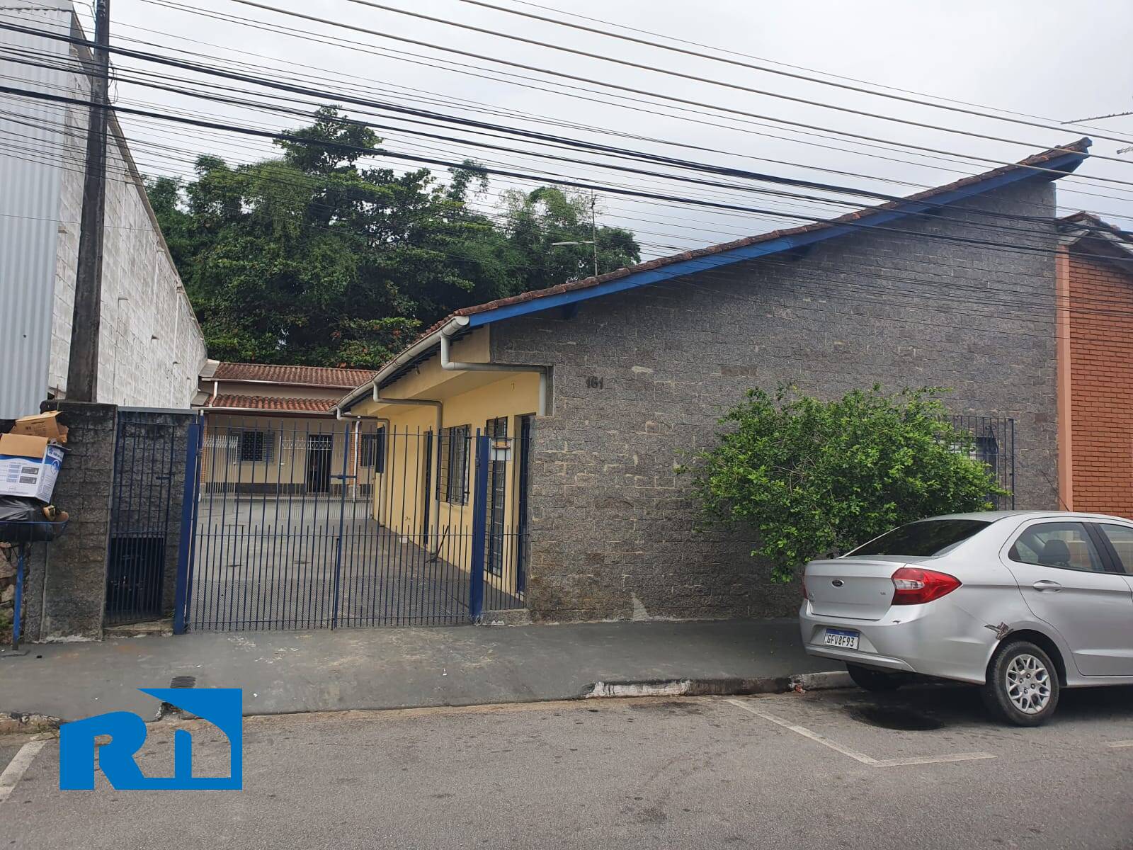 VENDE-SE | DUAS CASAS NO MESMO TERRENO | CAPUTERA.