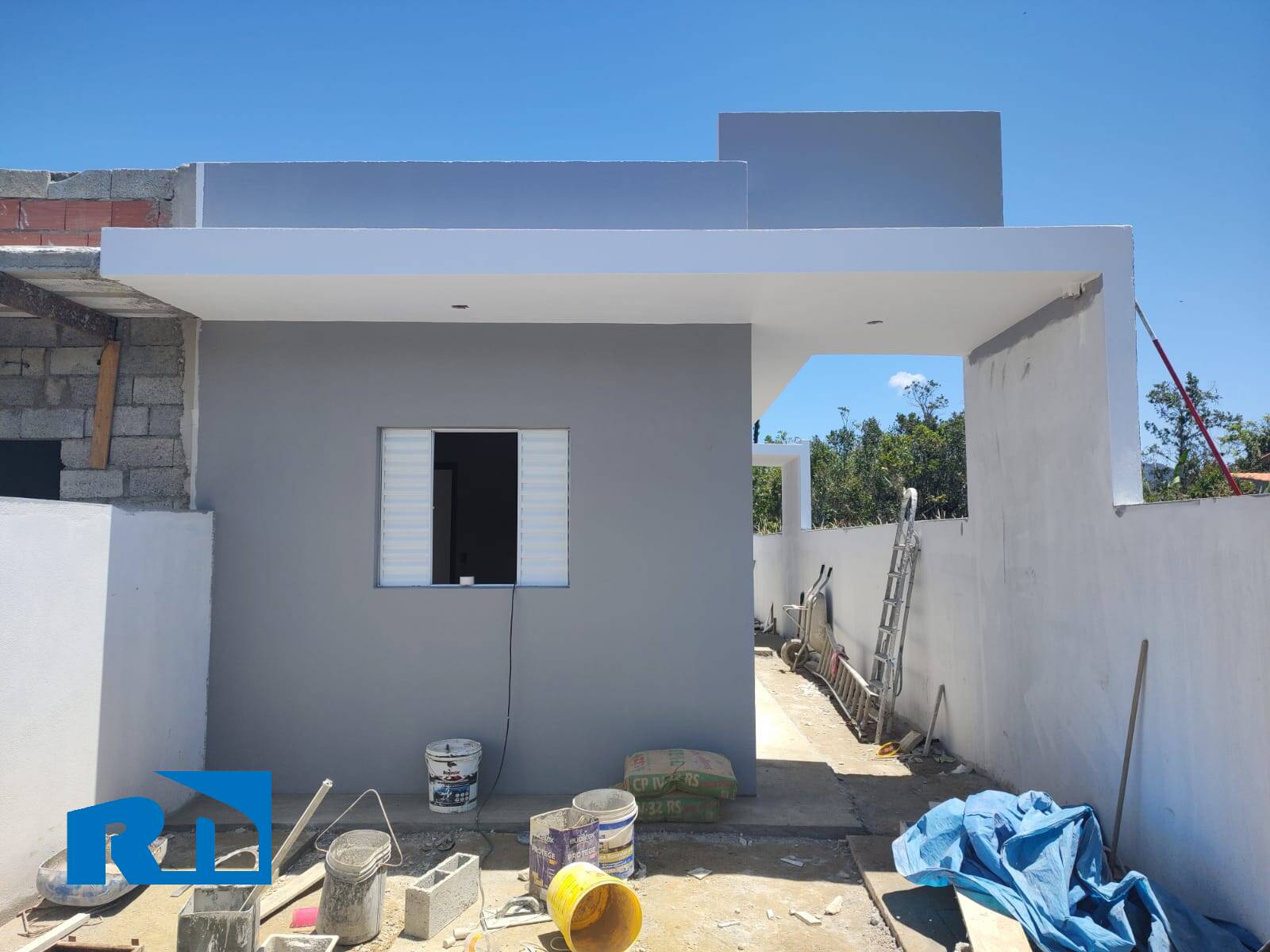 VENDE-SE | CASA NOVA | GOLFINHOS