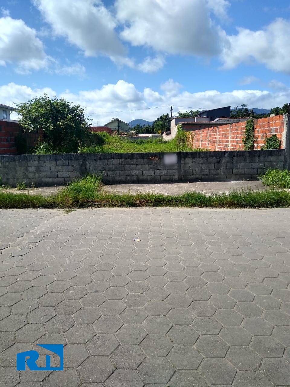 VENDE-SE | TERRENO MURADO E ATERRADO | PRAIA DAS PALMEIRAS.