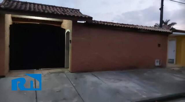 VENDE-SE | SOBRADO COM PISCINA | PRAIA DAS PALMEIRAS.