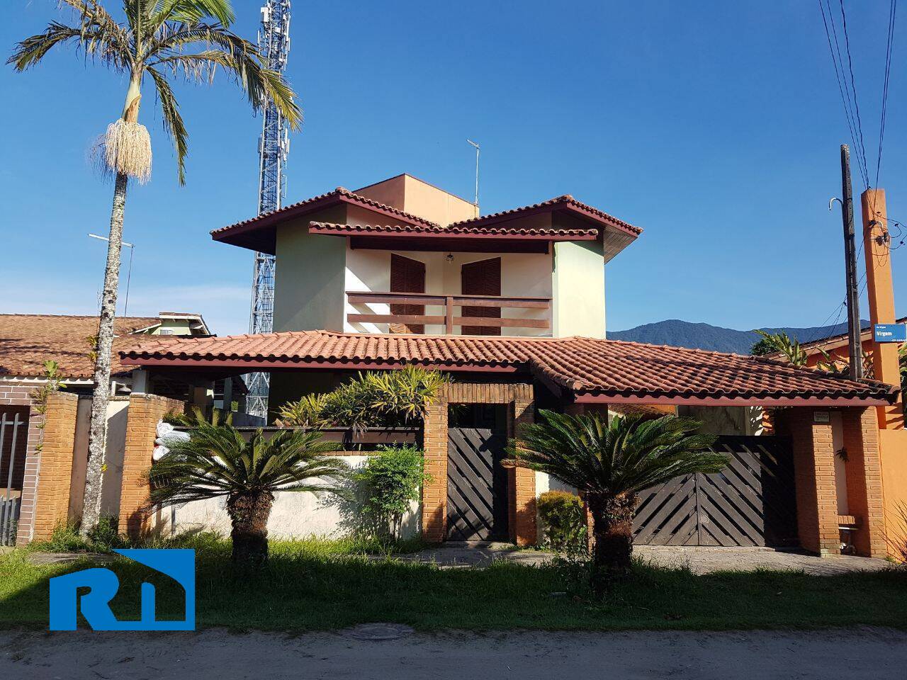 VENDE-SE | SOBRADO ALTO PADRÃO | CAPRICÓRNIO.