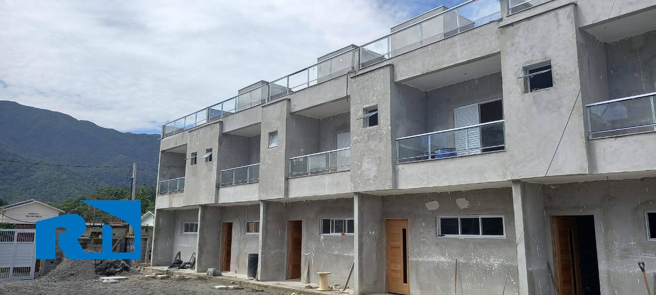 Triplex em condomínio fechado na praia do Massaguaçu a 200 metros da praia