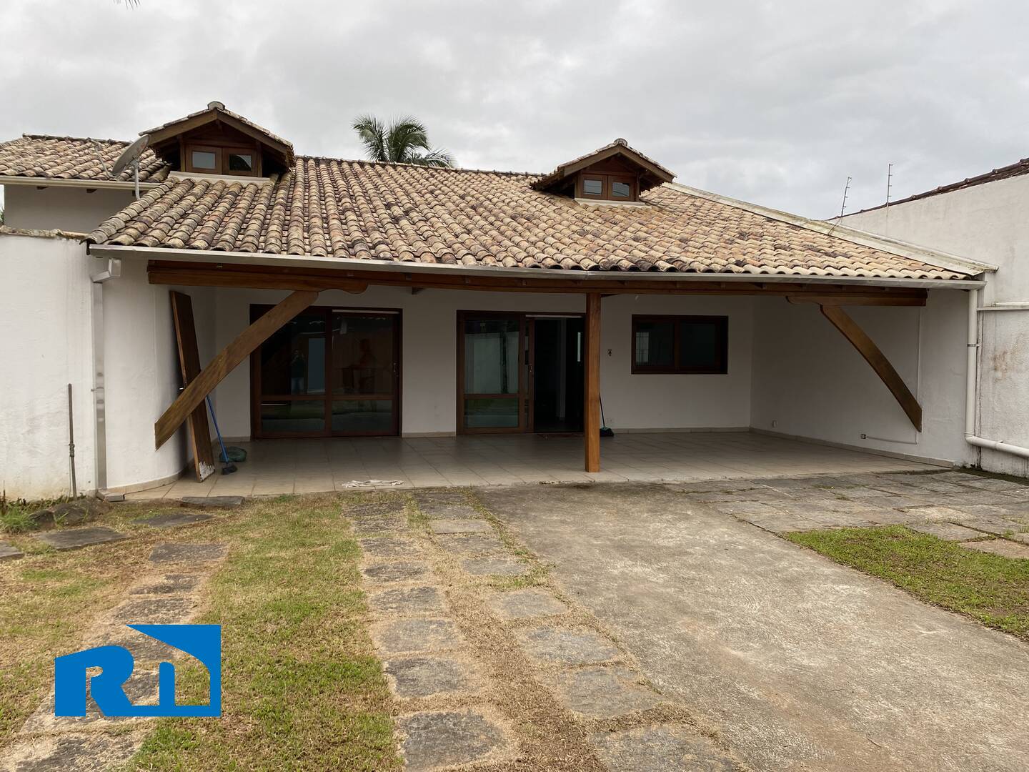 Excelente casa no bairro Sumaré para venda.