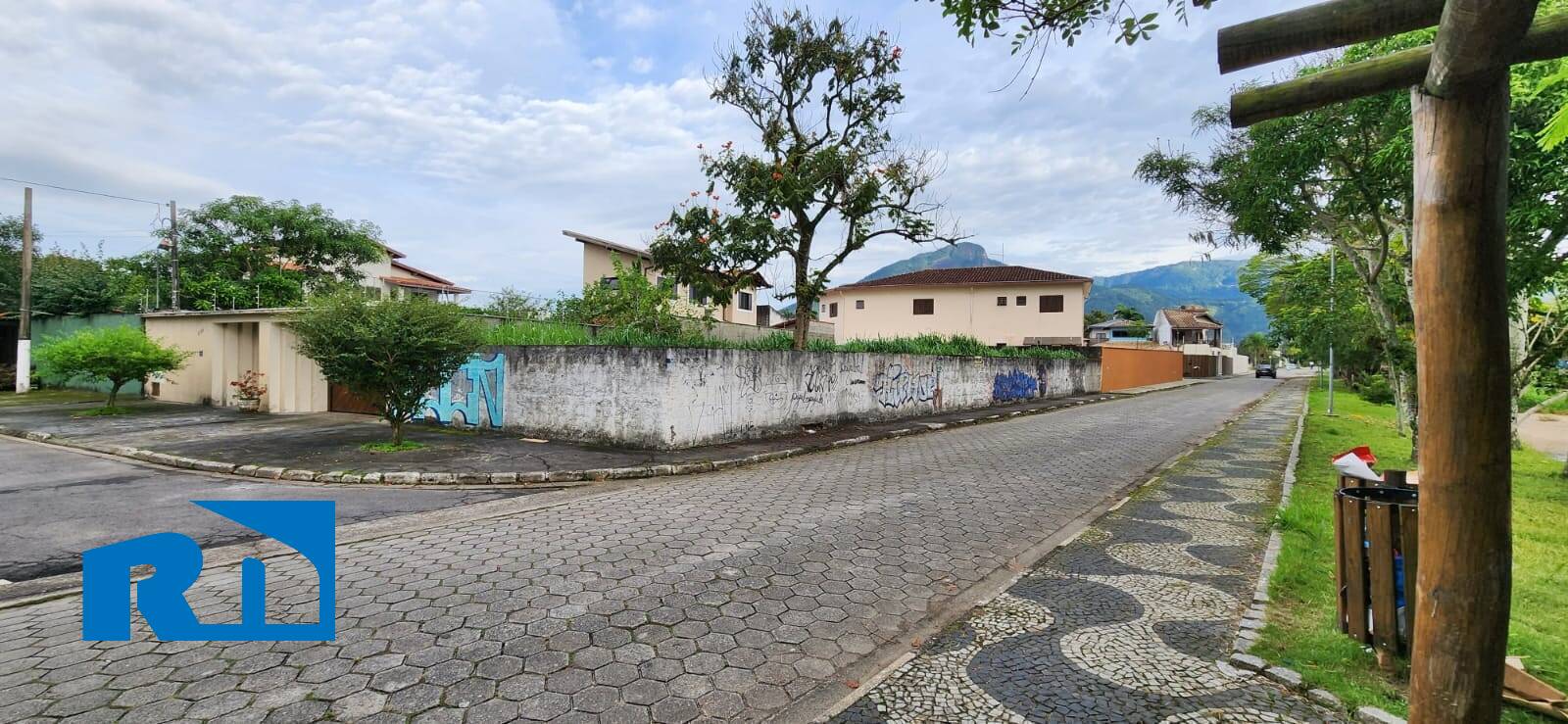 Terreno de esquina com vista para o Rio Santo Antônio em Caraguatatuba!!
