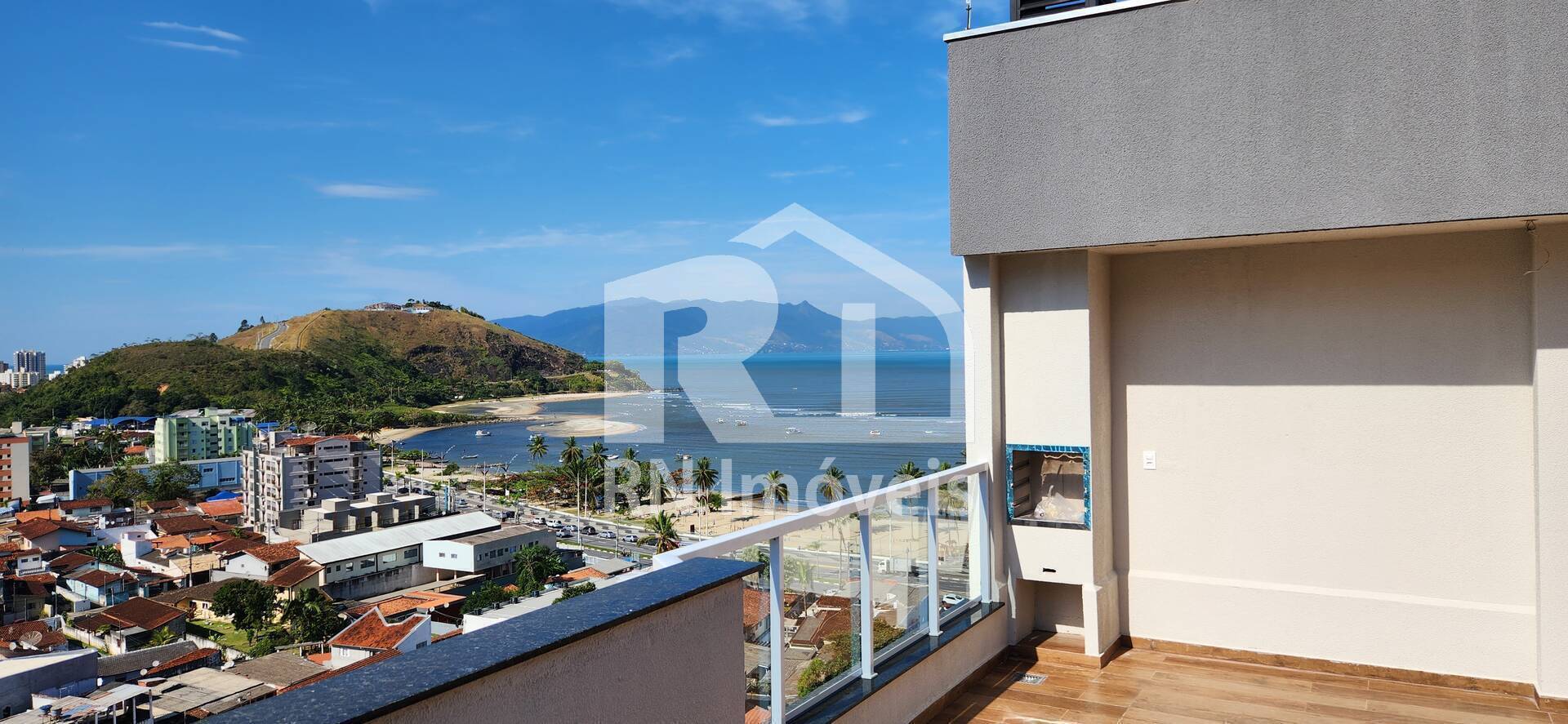 Cobertura vista deslumbrante para a Praia em Caraguatatuba.