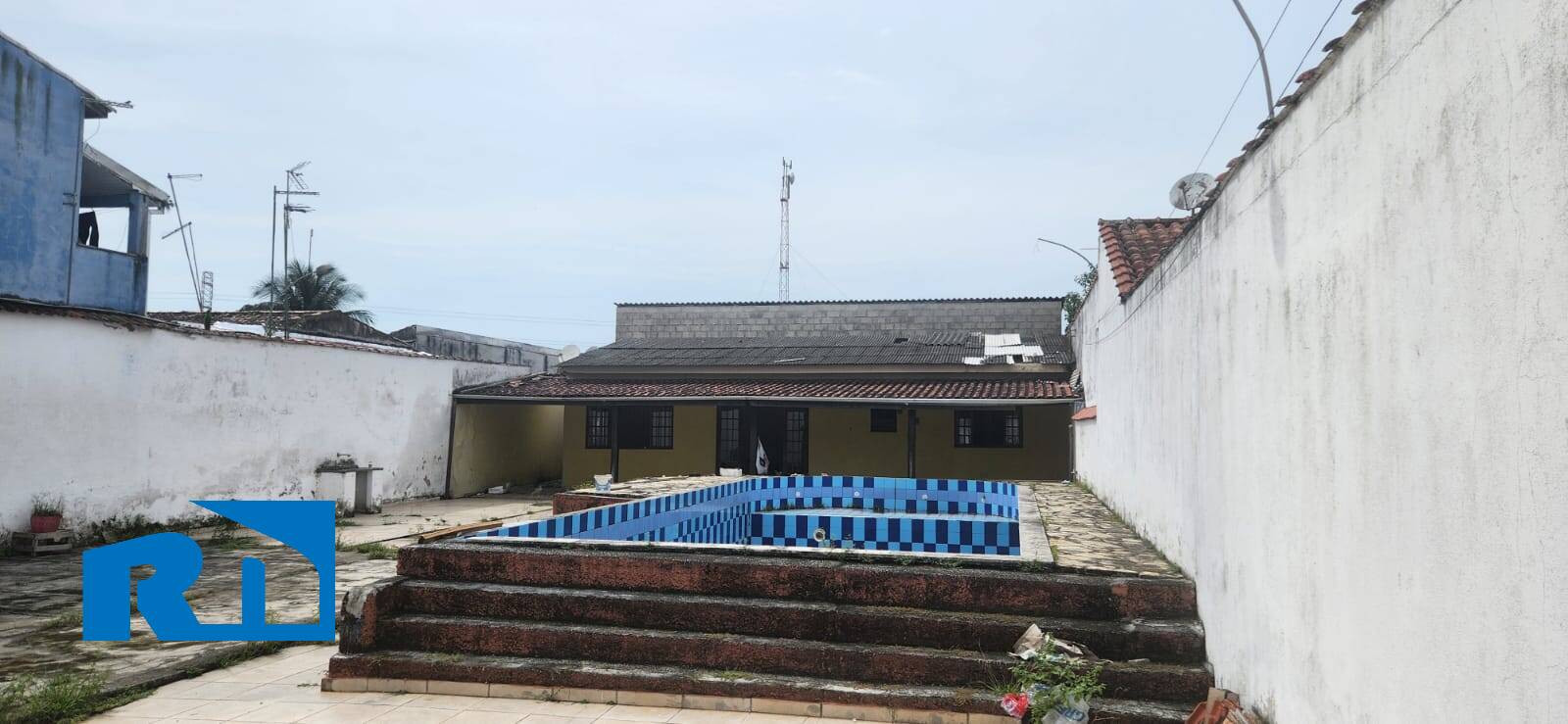 CASA EM LOTE DE 490m A VENDA EM CARAGUATATUBA