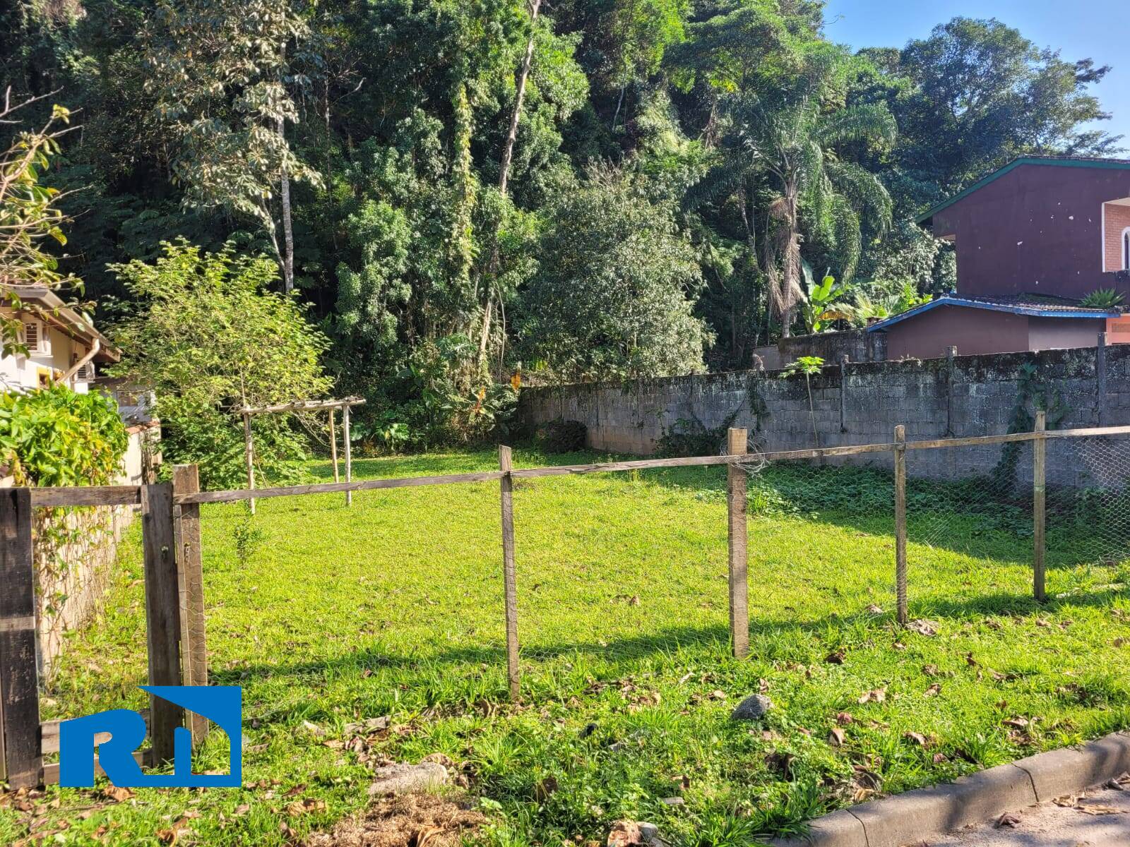 Terreno à venda no condomínio Verde Mar! - Caraguatatuba