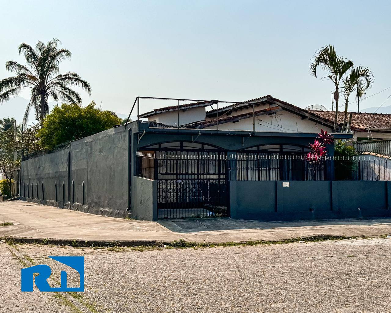 Casa de Esquina no Jardim Primavera - Caraguatatuba