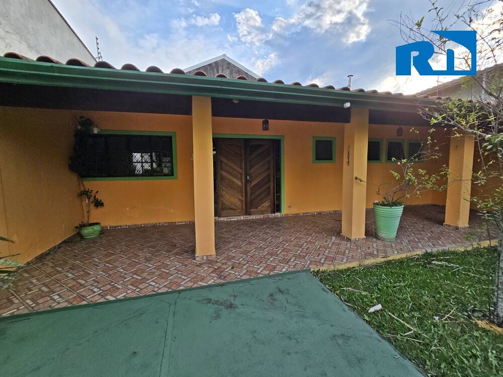 Casa à Venda no Bairro Indaiá - Caraguatatuba