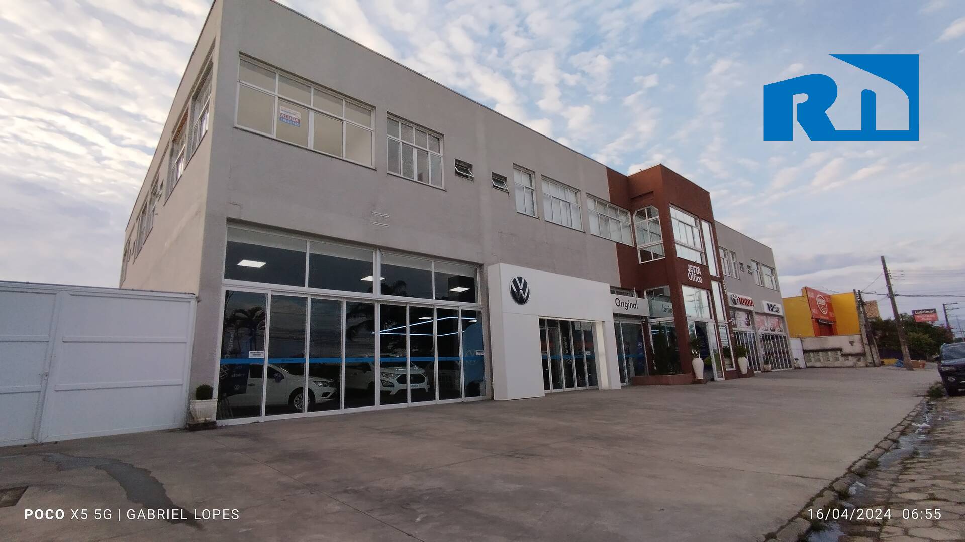 Sala em prédio comercial - locação Caraguatatuba
