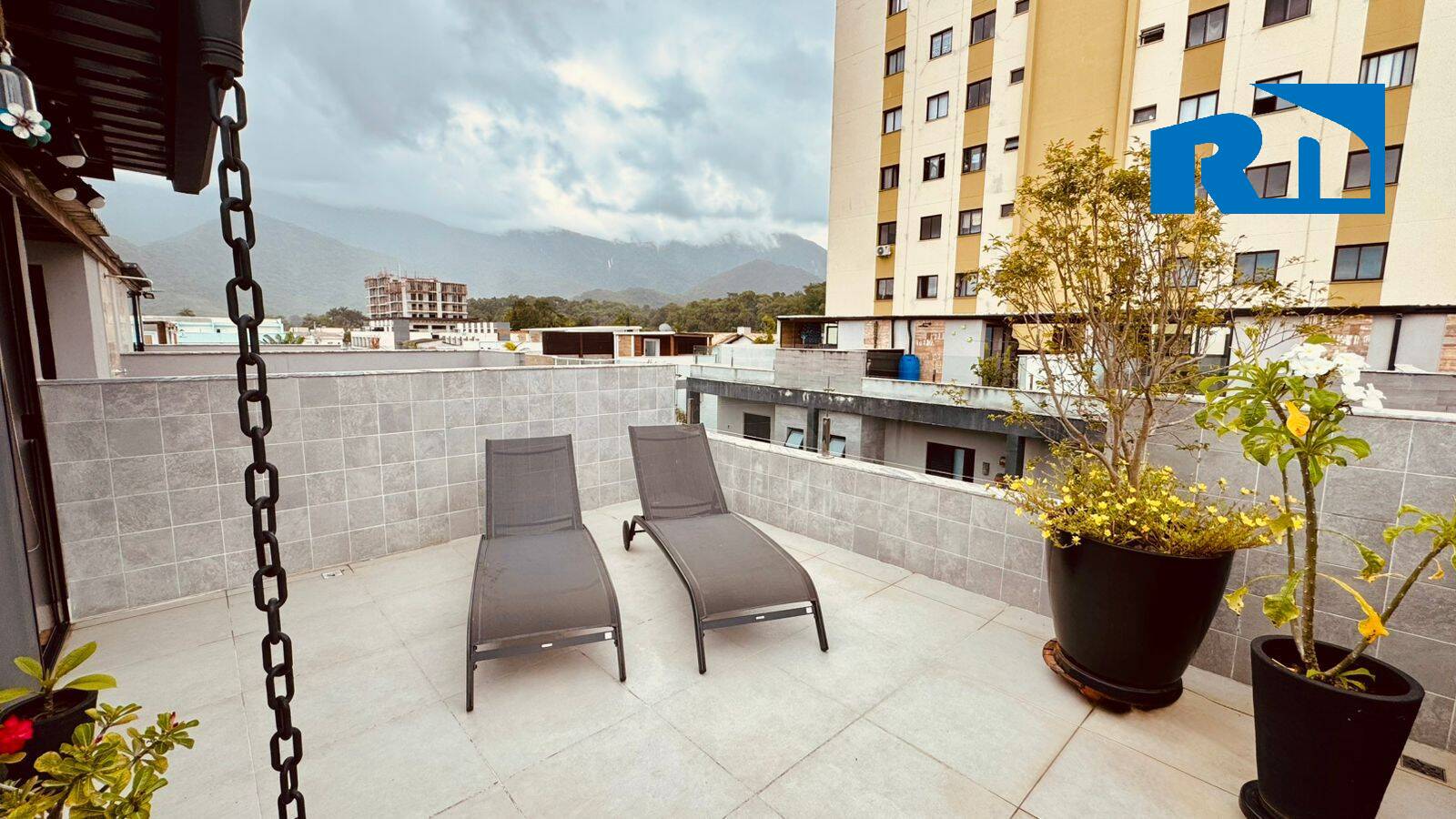 Sobrado Triplex com Vista Mar na Praia da Massaguaçu