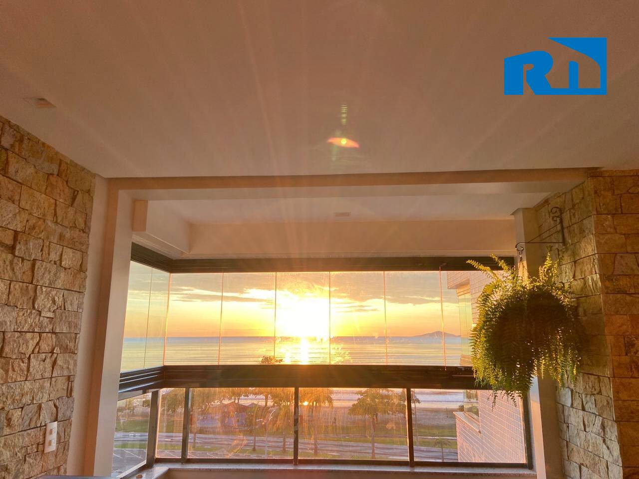 Apartamento Frente Mar em Caraguatatuba – Sofisticação e Conforto.