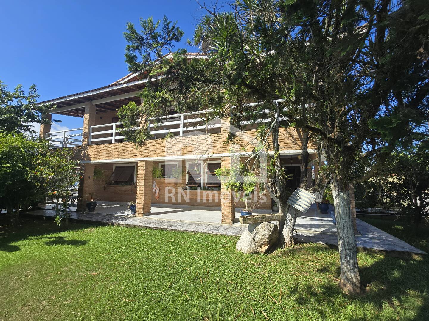 CASA AMPLA ESTILO ESPANHOLA EM CARAGUATATUBA! A VENDA ACEITA PERMUTA